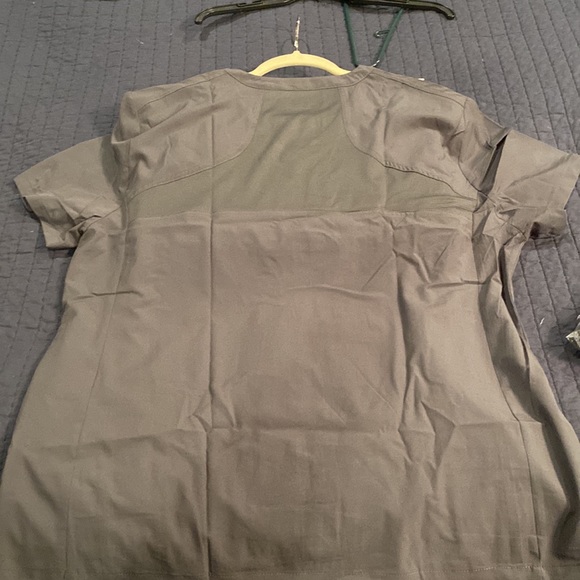 Womens XXL scrub tops NWT - Picture 3 of 5